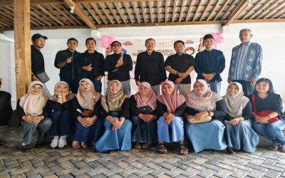 Hangat dan Penuh Kebersamaan: Keluarga Besar SMKN 1 Pleret Gelar Silaturahim di Joglo Gurame